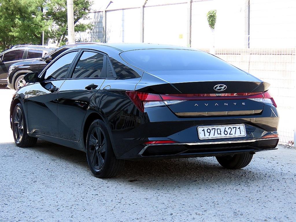 HYUNDAI Avante - Vista 3