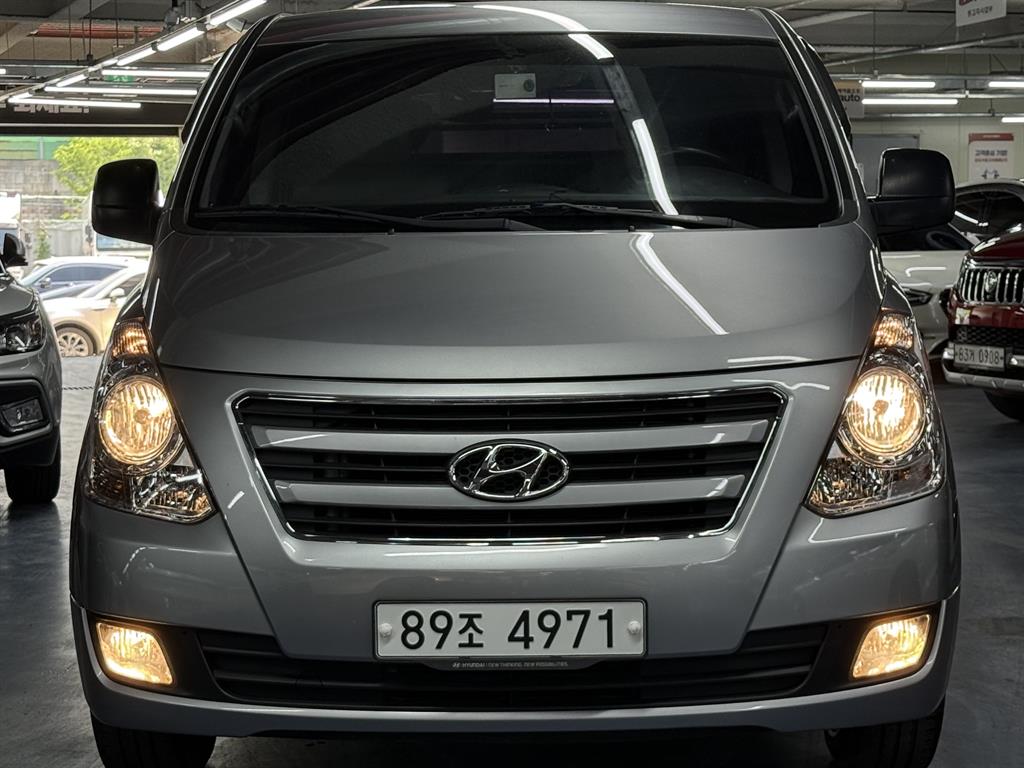 HYUNDAI Starex - Vista 2