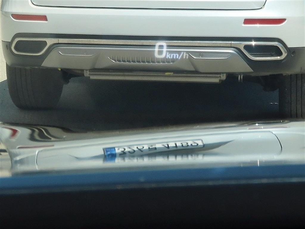 HYUNDAI Genesis - Vista 10
