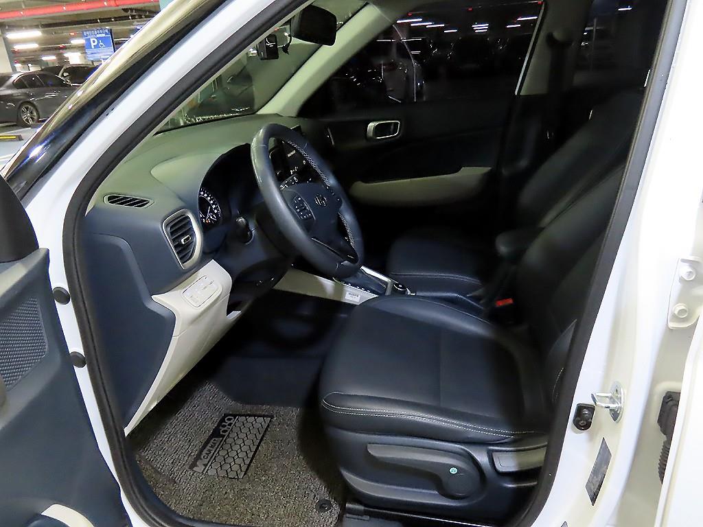 HYUNDAI Venue - Vista 6