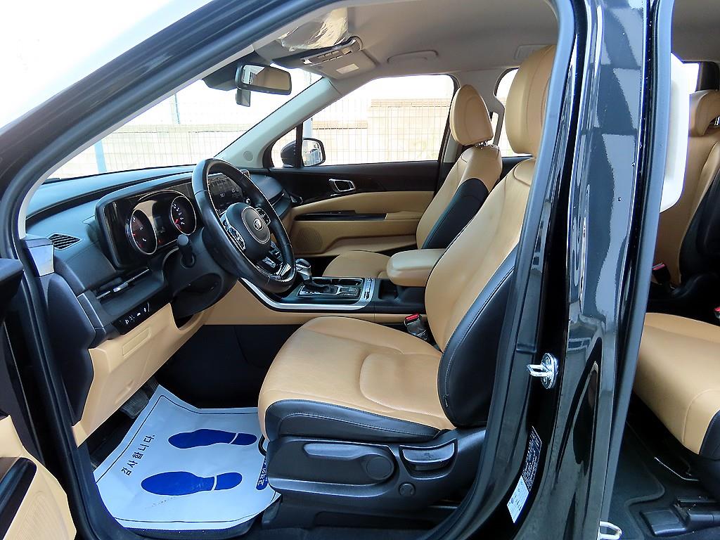 KIA Carnival - Vista 5