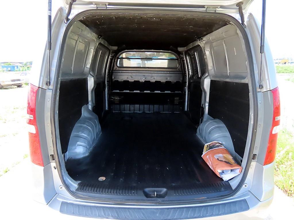 HYUNDAI Starex - Vista 4