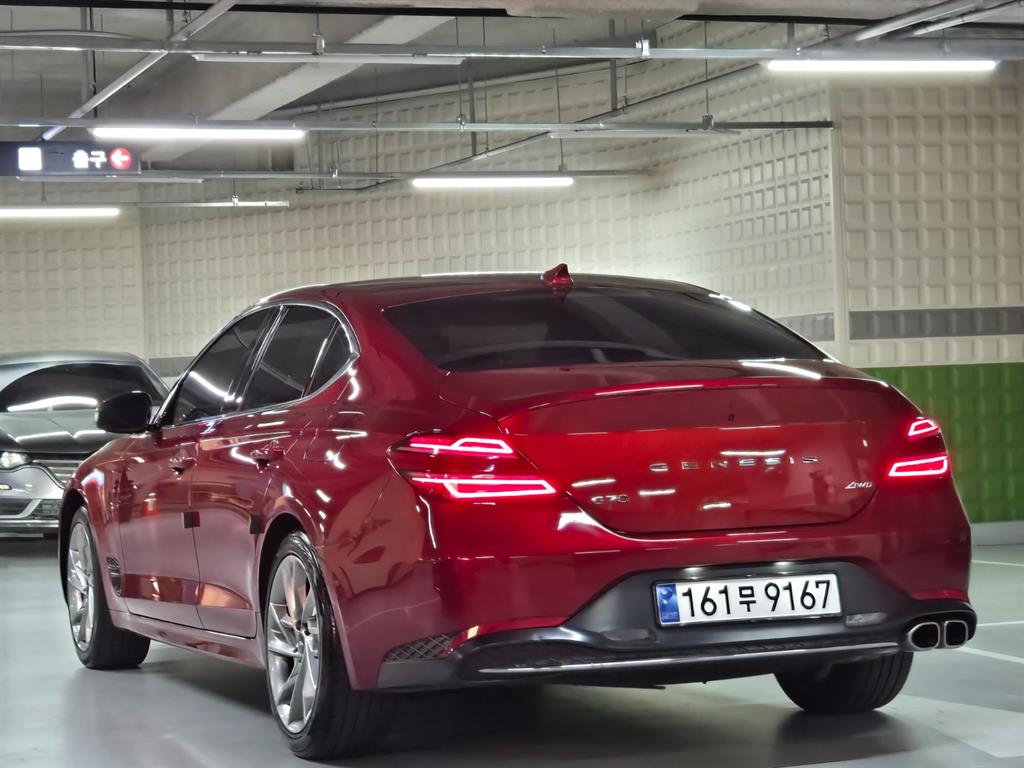 Genesis G70 - Vista 4