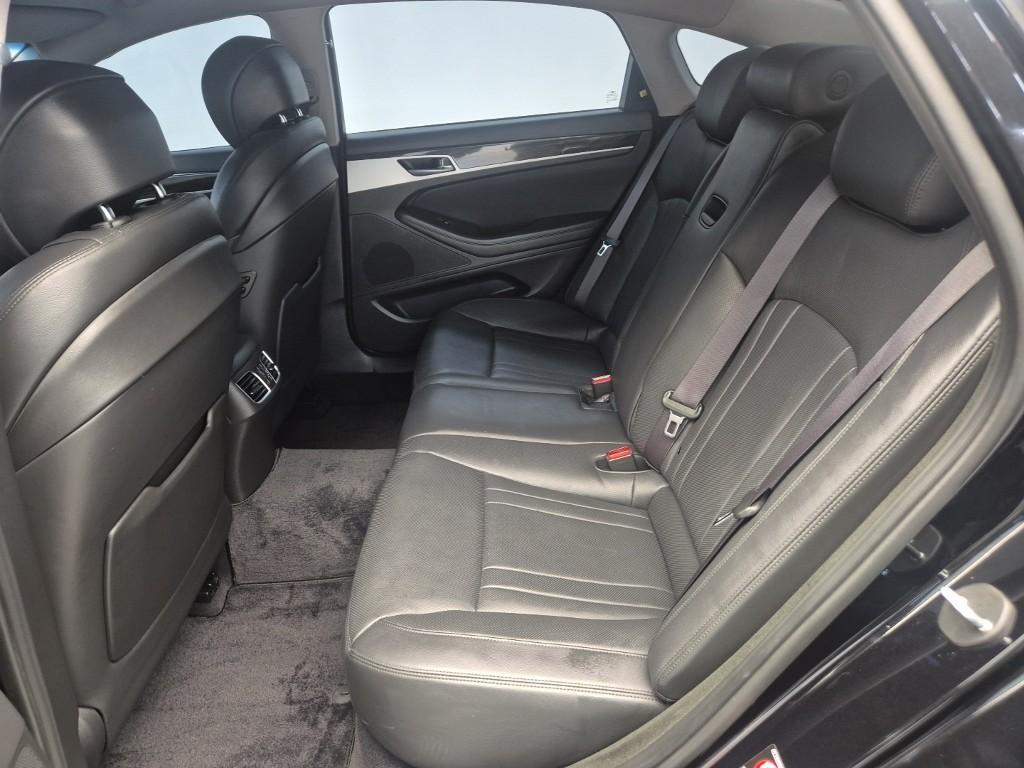 Genesis G80 - Vista 12