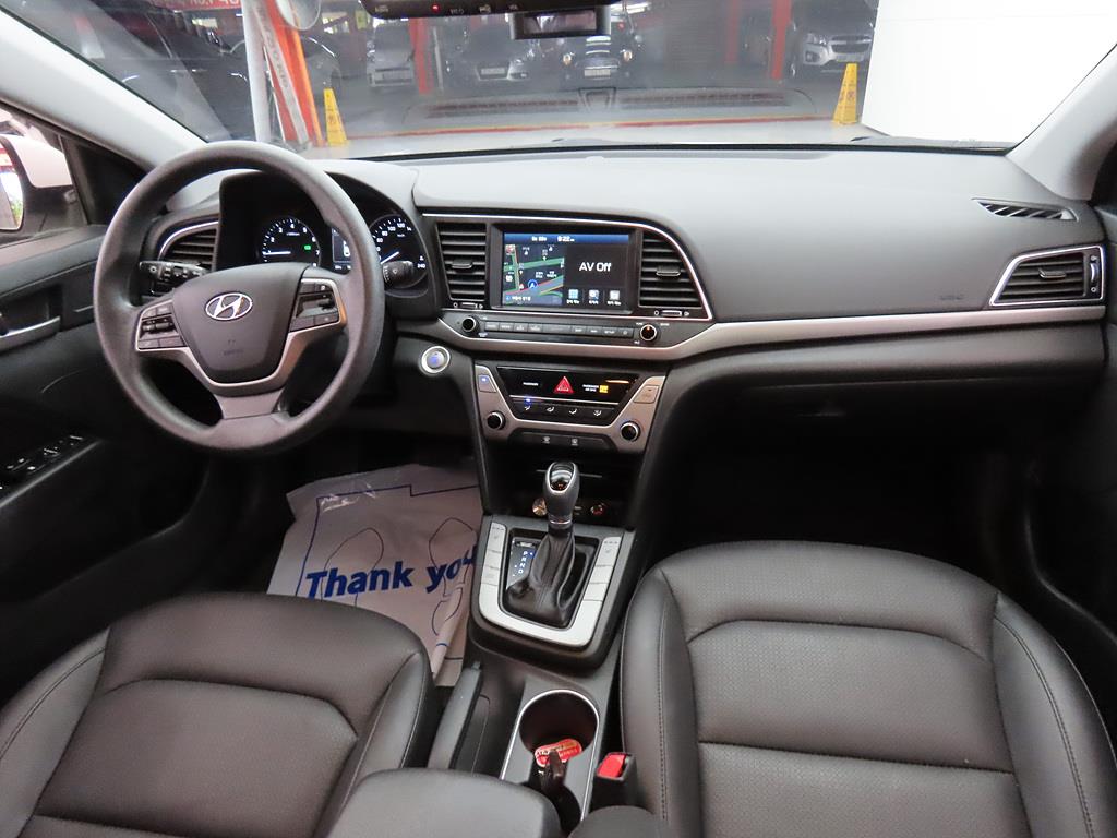 HYUNDAI Avante - Vista 5