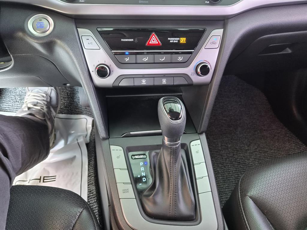 HYUNDAI Avante - Vista 6