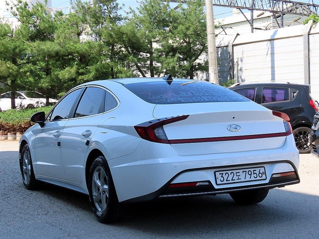 HYUNDAI Sonata - Vista 3