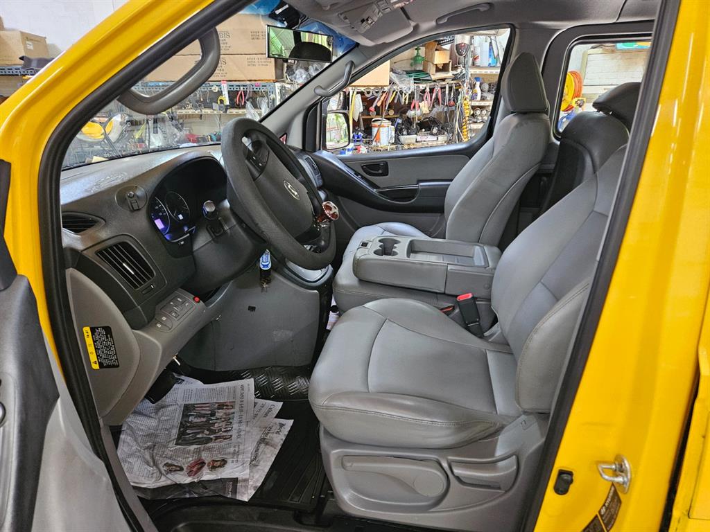 HYUNDAI Starex - Vista 8