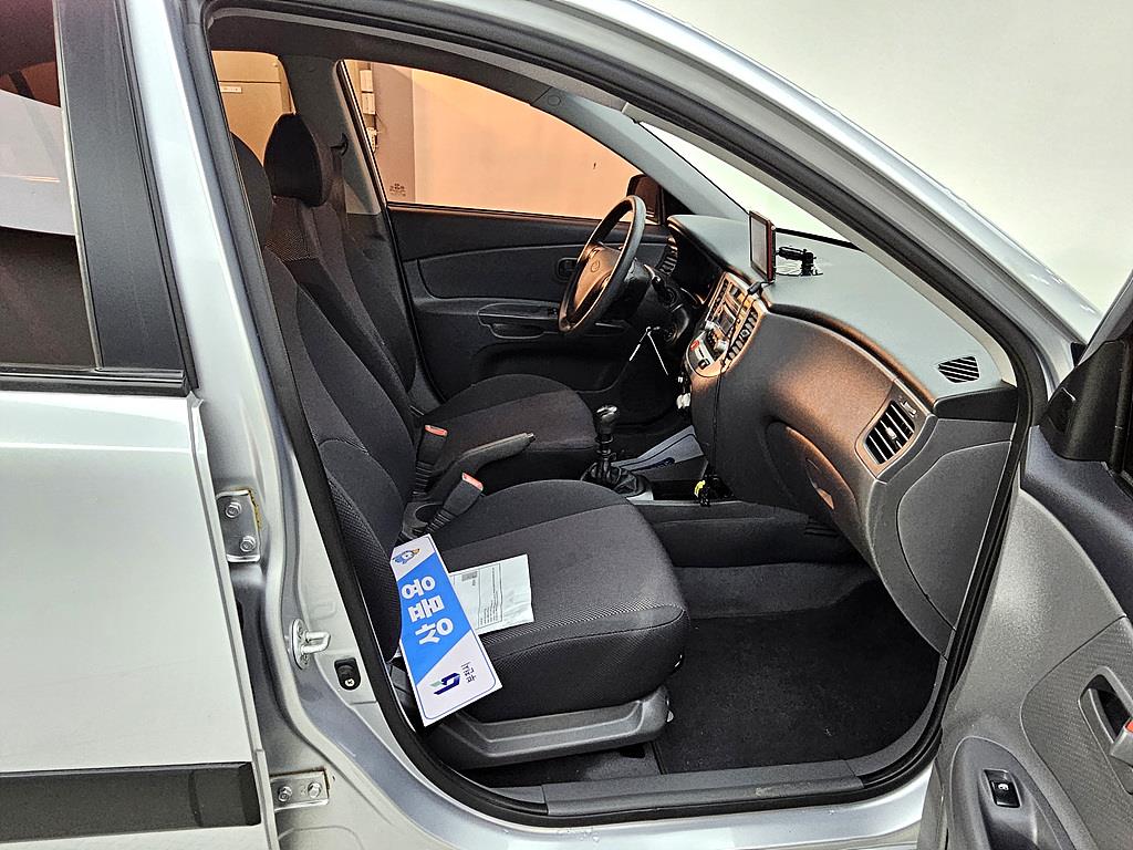 KIA Pride - Vista 11