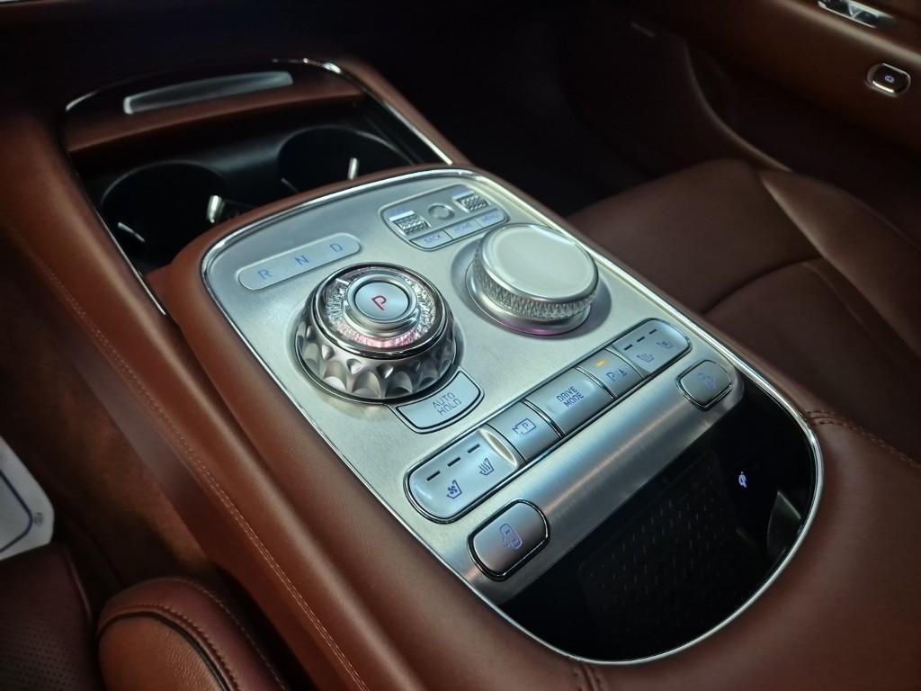Genesis G90 - Vista 8