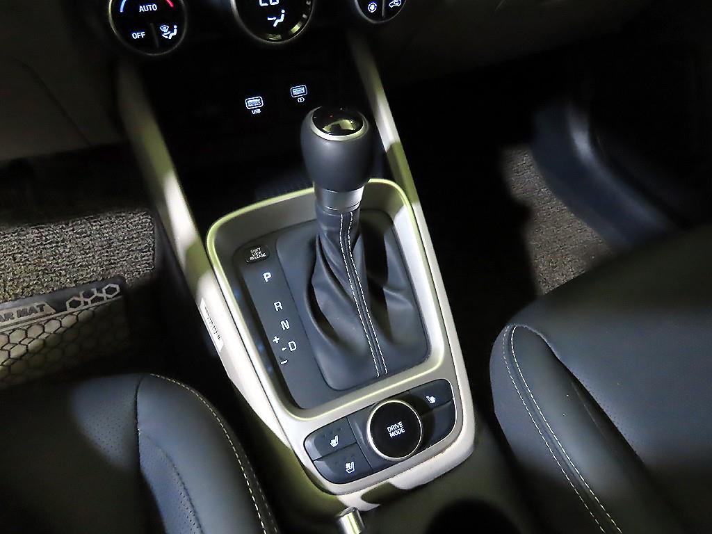 HYUNDAI Venue - Vista 12