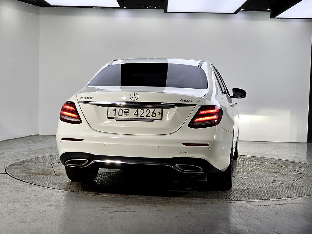 Mercedes Benz E class - Vista 3