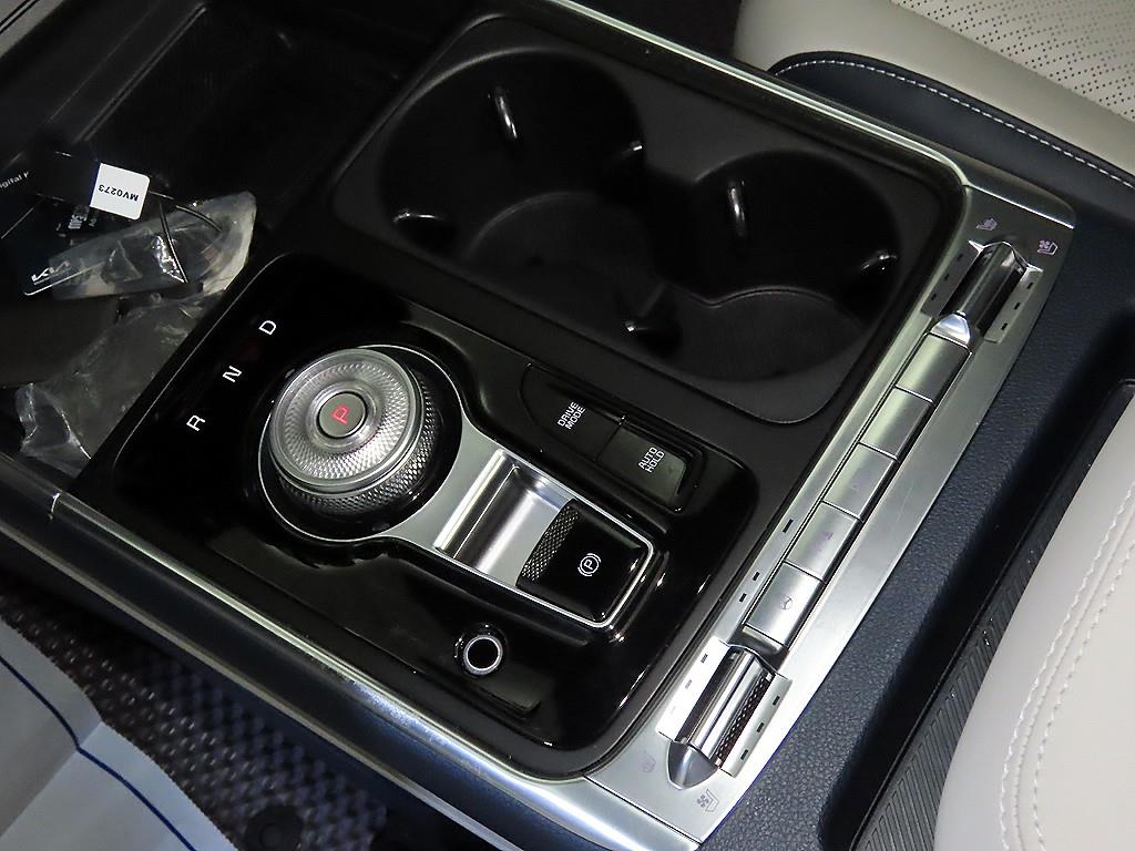 KIA Carnival - Vista 12