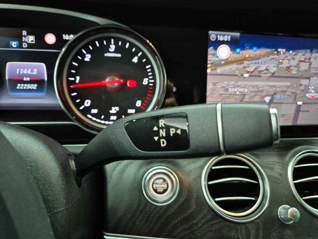 Mercedes Benz E class - Vista 8