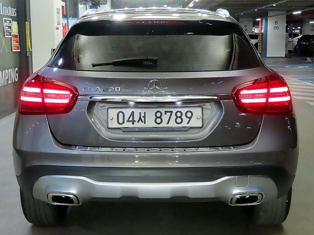 Mercedes Benz GLA Class - Vista 5