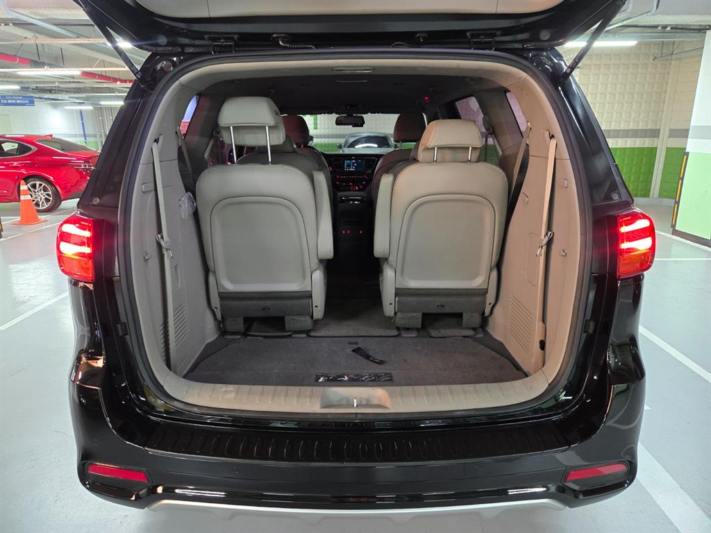 KIA Carnival - Vista 5