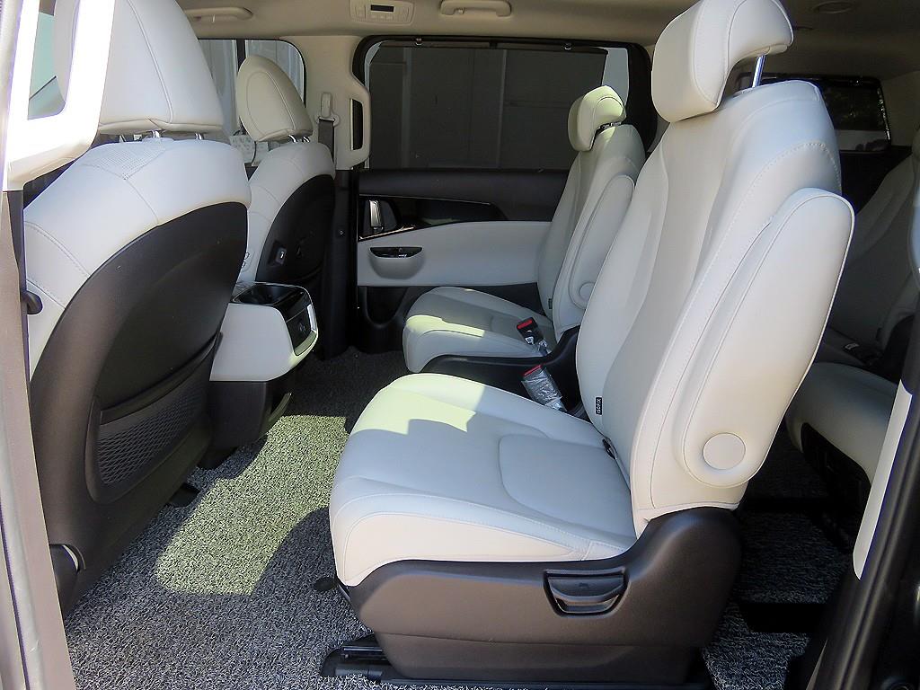 KIA Carnival - Vista 8