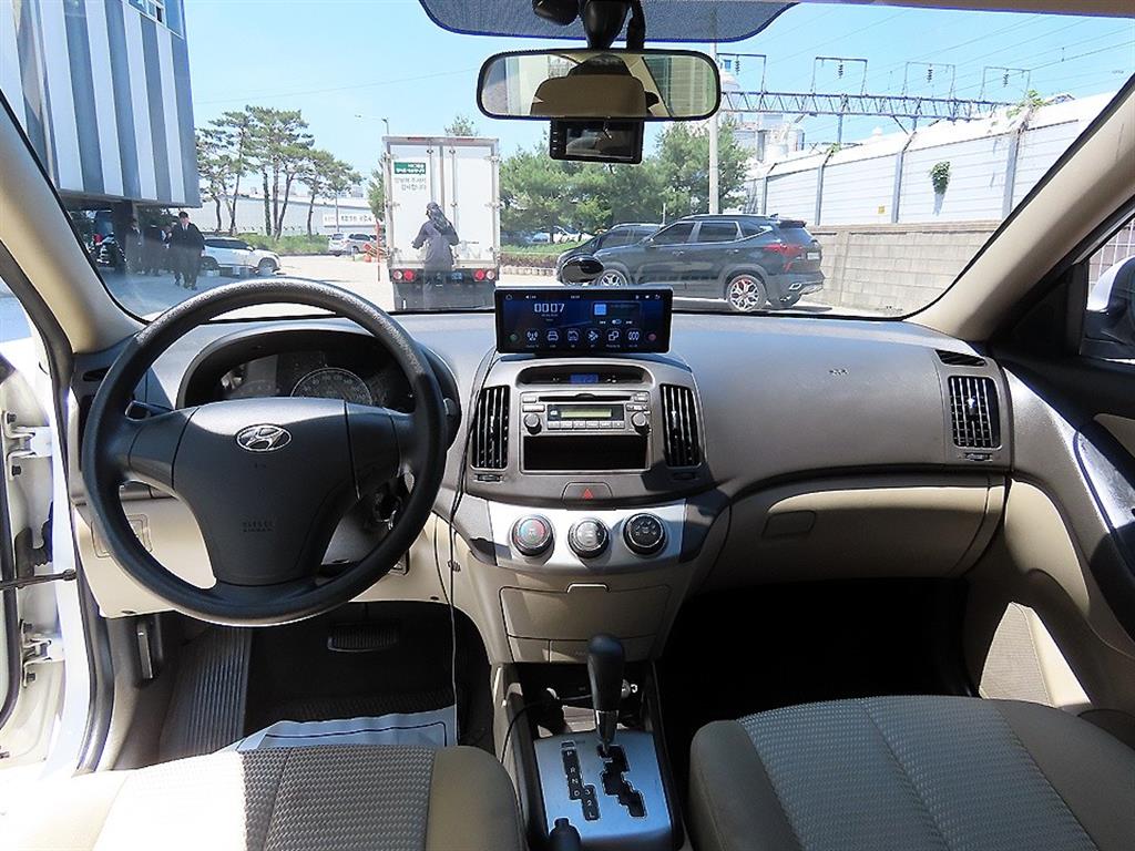 HYUNDAI Avante - Vista 7