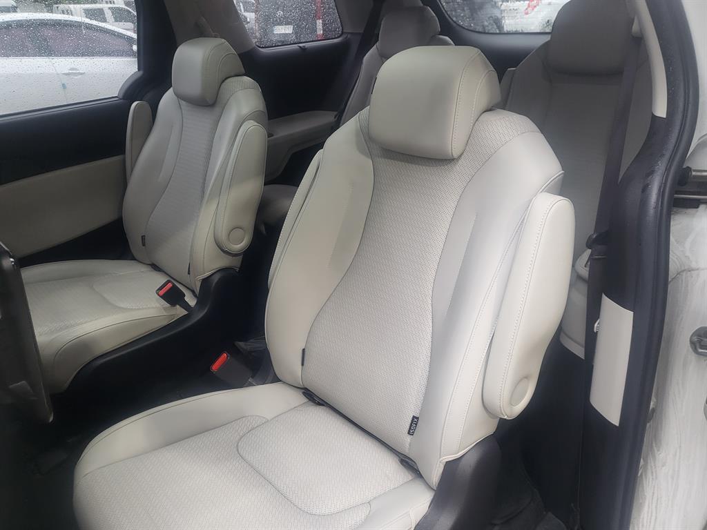 KIA Carnival - Vista 10