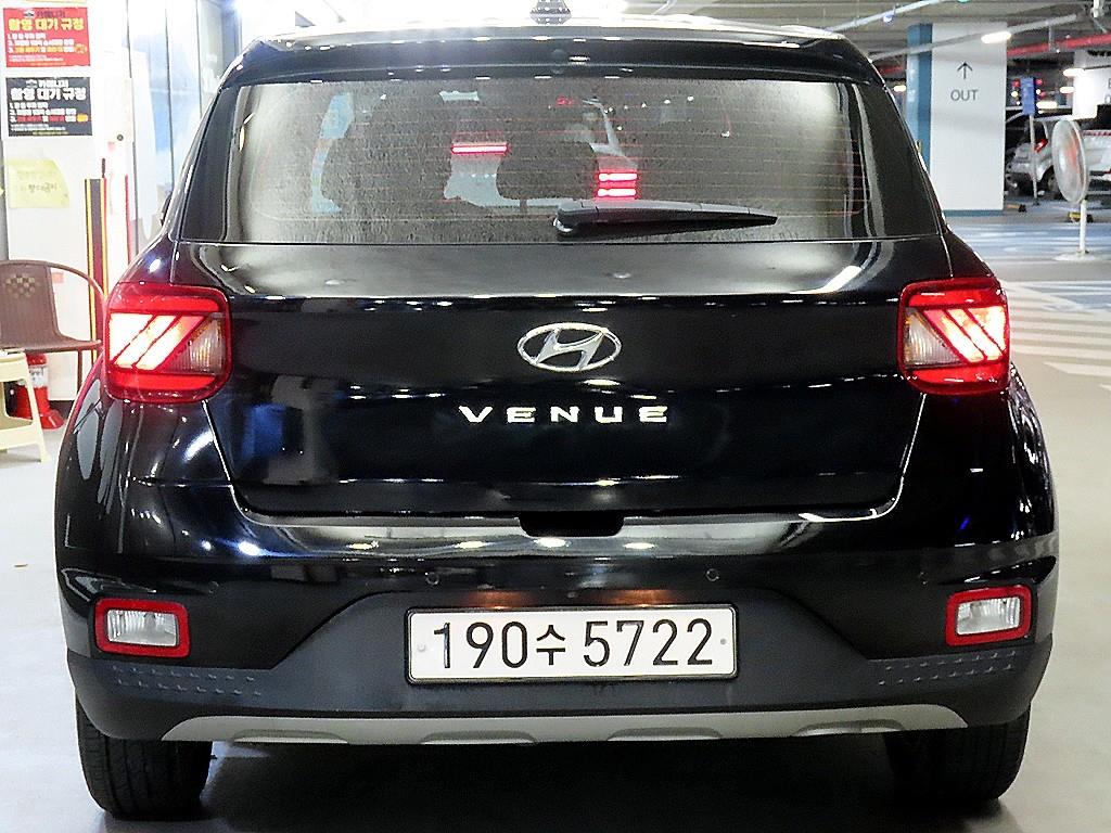 HYUNDAI Venue - Vista 5