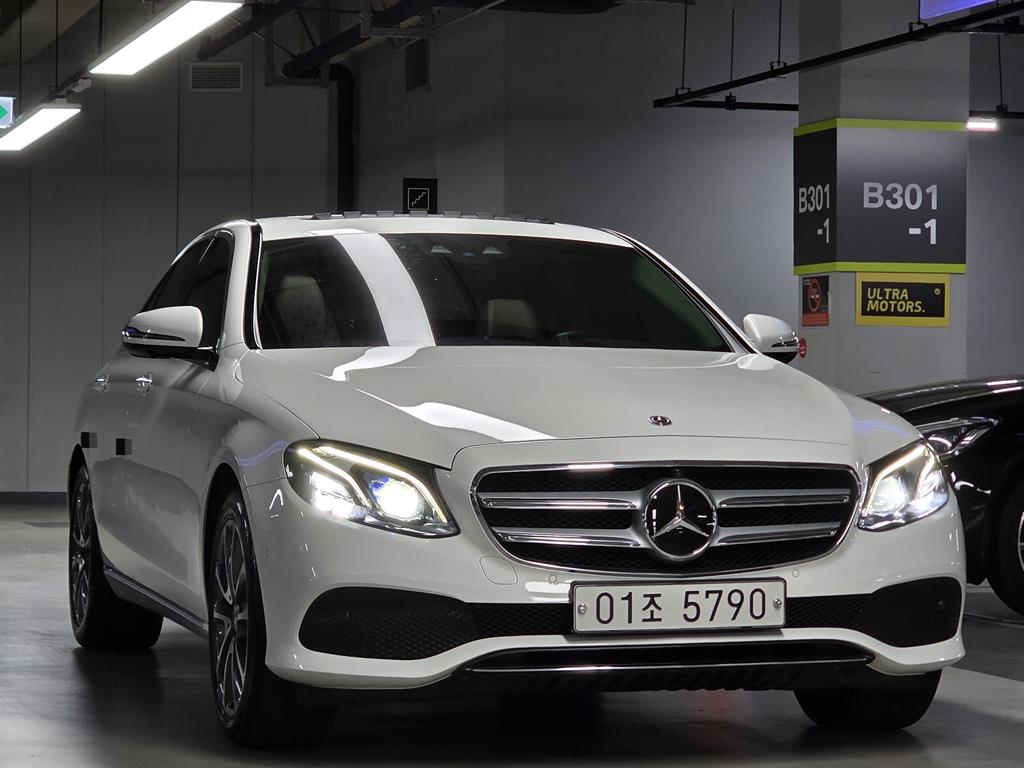 Mercedes Benz E class - Vista 3