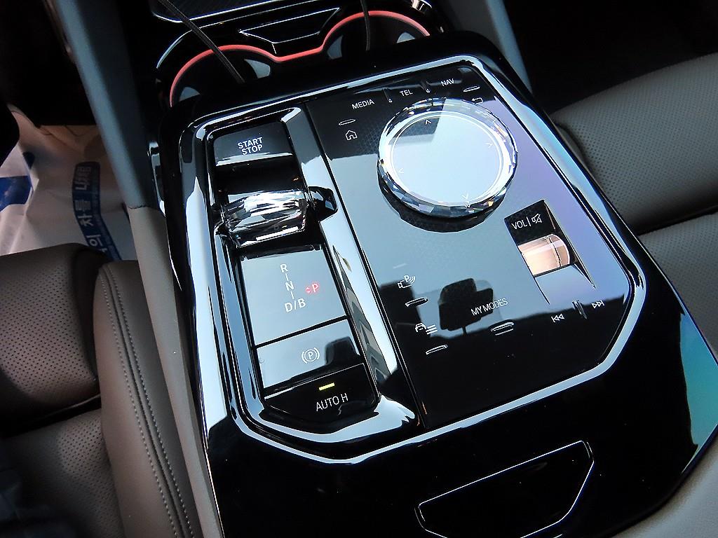 BMW i5 - Vista 11