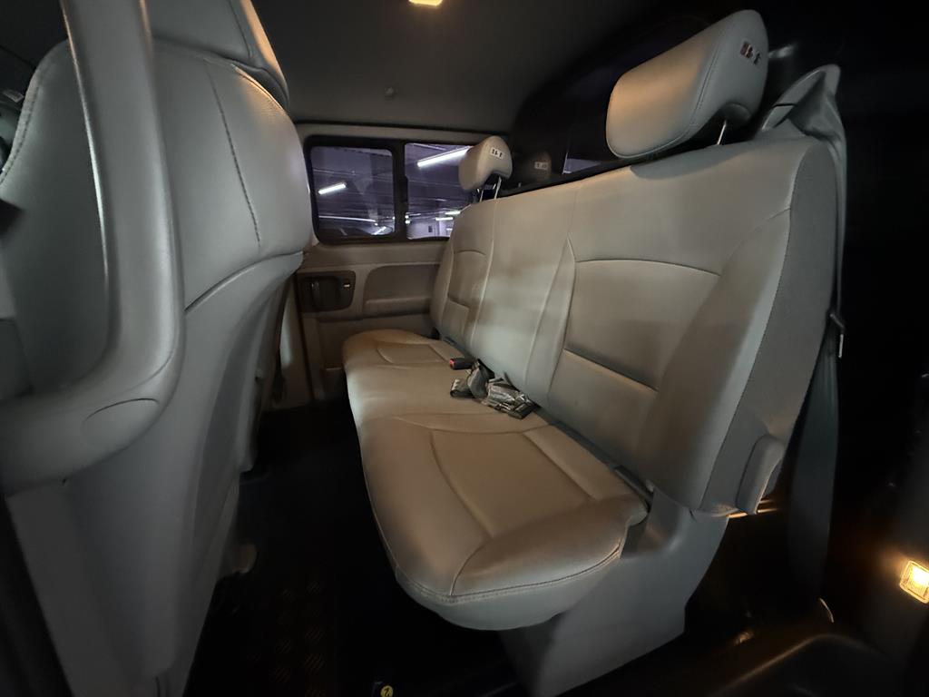 HYUNDAI Starex - Vista 8