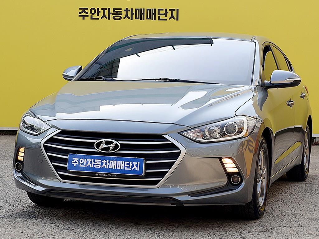 HYUNDAI Avante - Vista 3