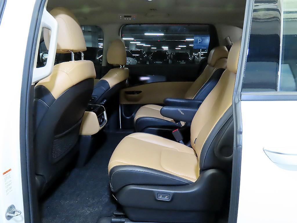 KIA Carnival - Vista 7
