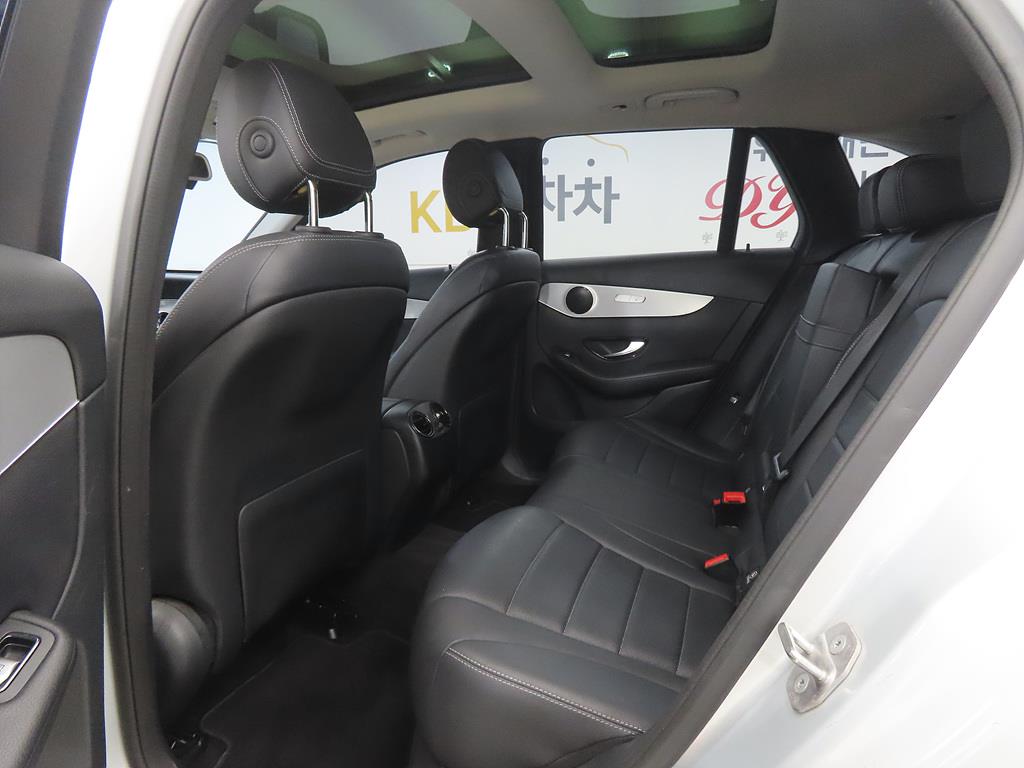 Mercedes Benz GLC Class - Vista 6