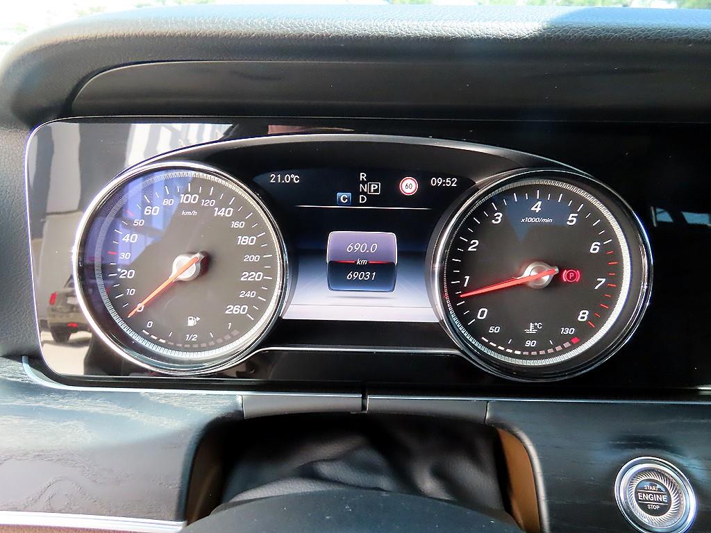 Mercedes Benz E class - Vista 9