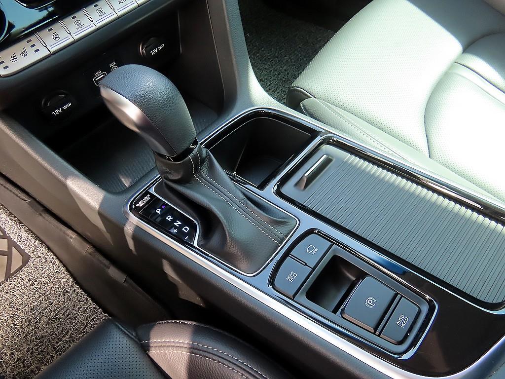 HYUNDAI Sonata - Vista 10