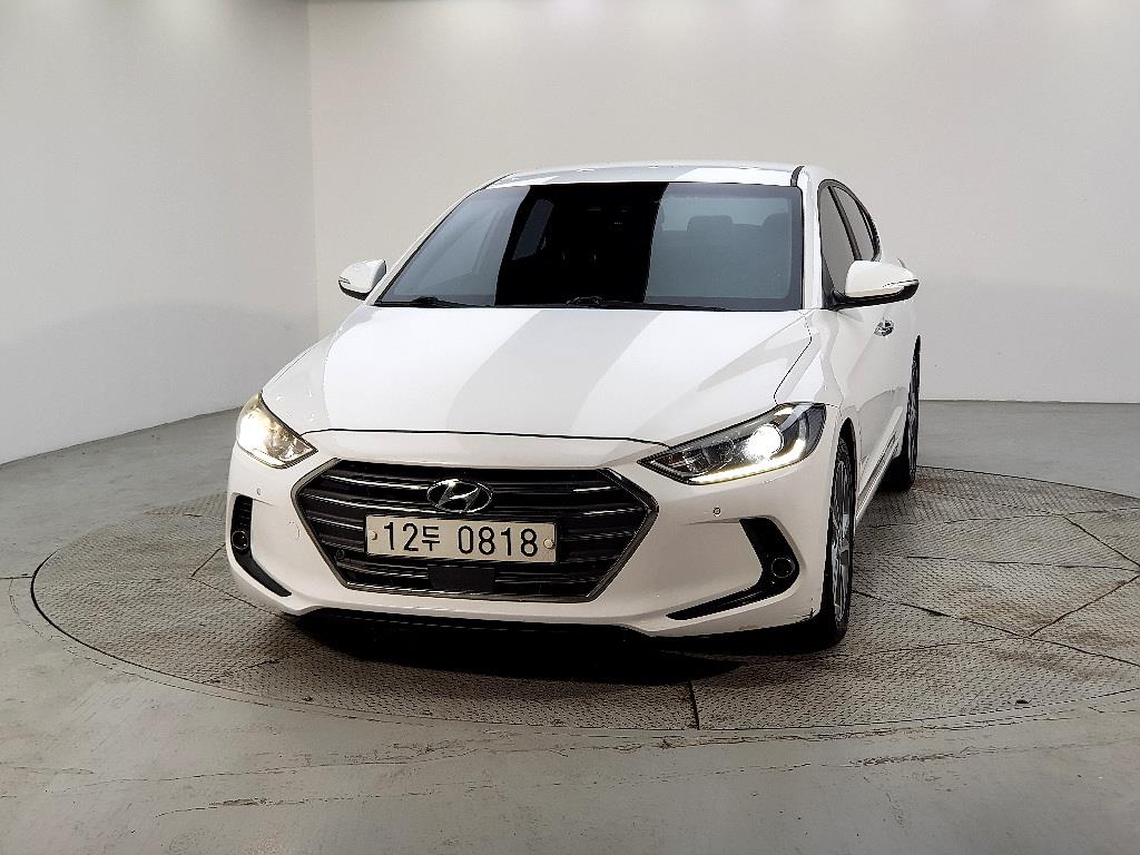 HYUNDAI Avante - Vista 2