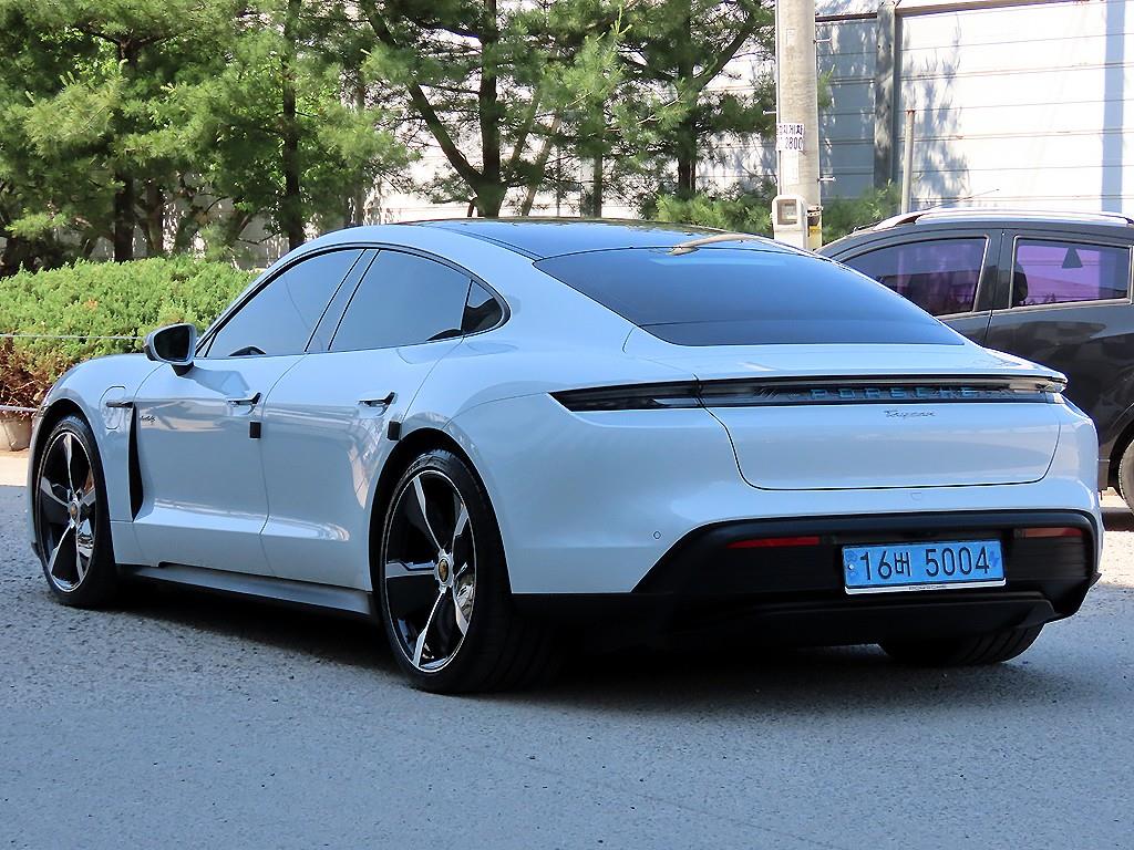 Porsche Taycan - Vista 3
