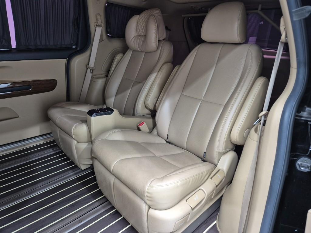 KIA Carnival - Vista 12