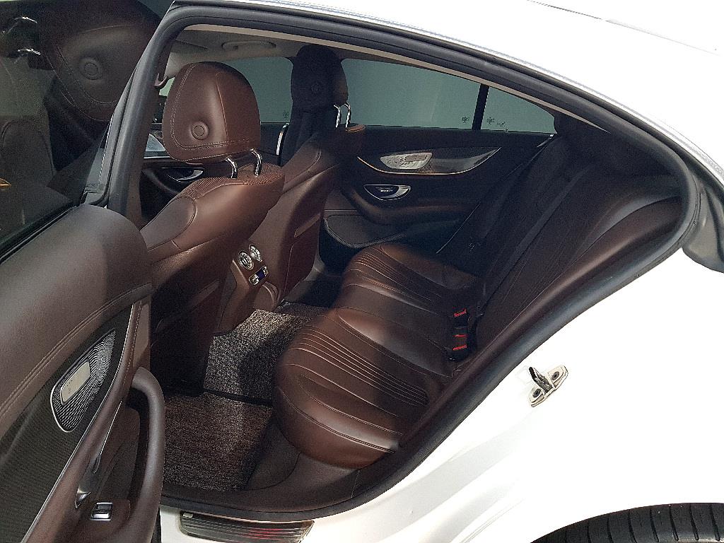 Mercedes Benz CLS Class - Vista 9