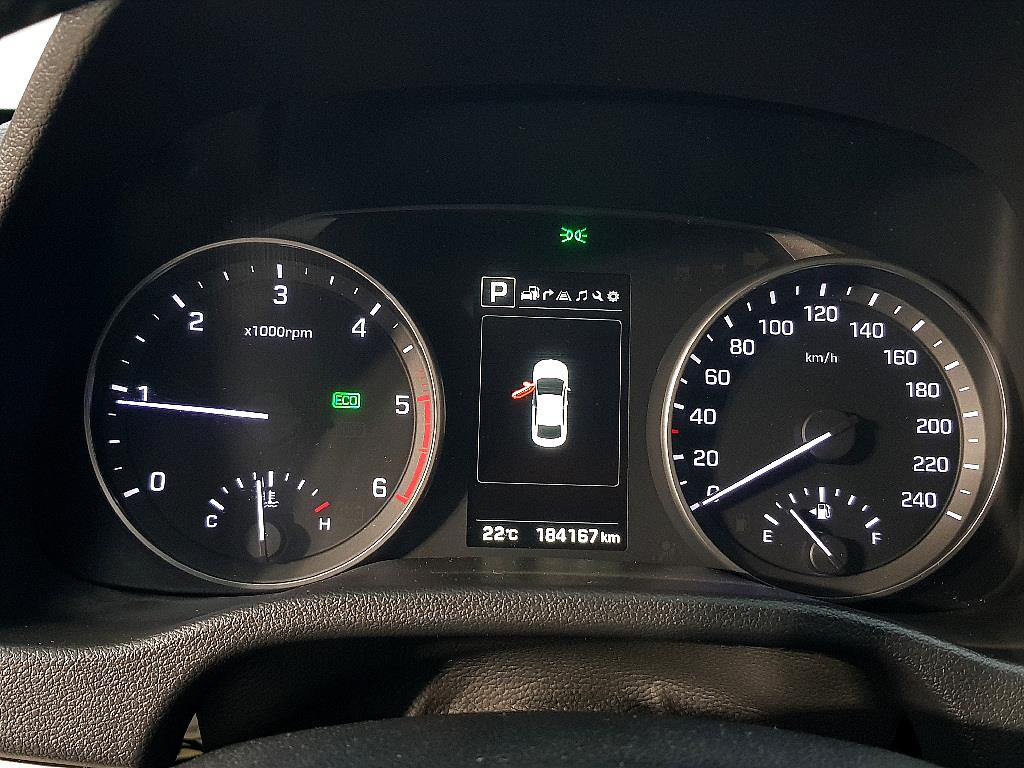 HYUNDAI Avante - Vista 7