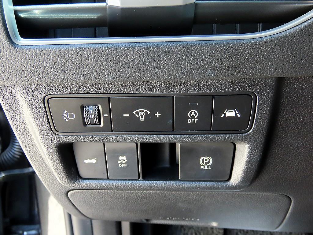 HYUNDAI Sonata - Vista 12