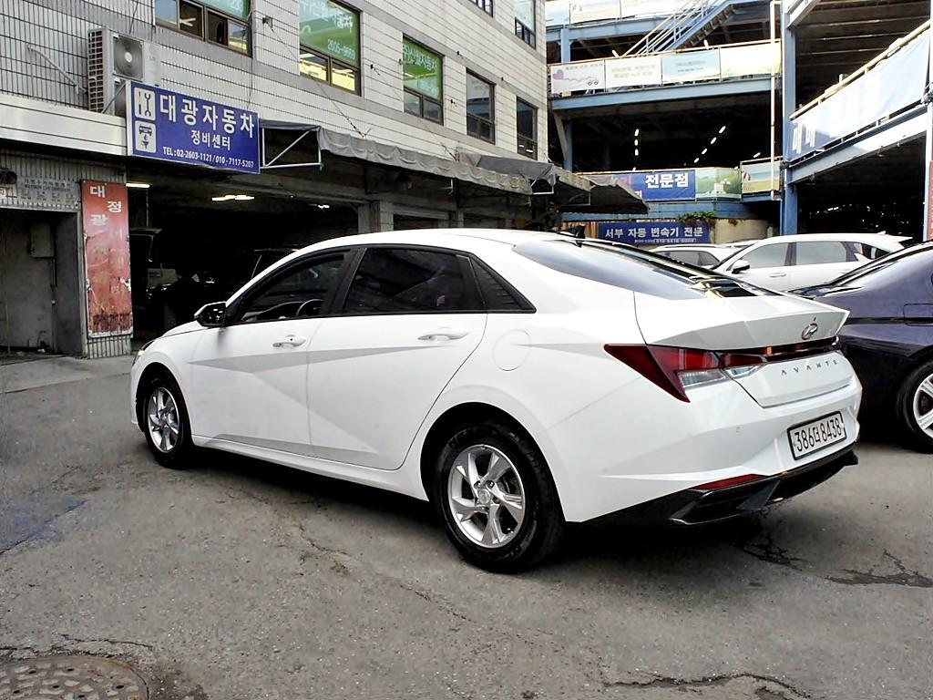 HYUNDAI Avante - Vista 7