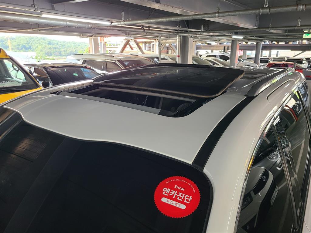 KIA Carnival - Vista 5