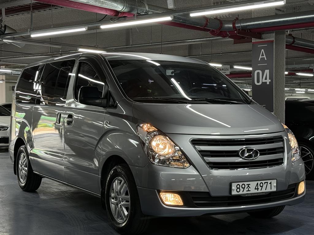 HYUNDAI Starex - Vista 3