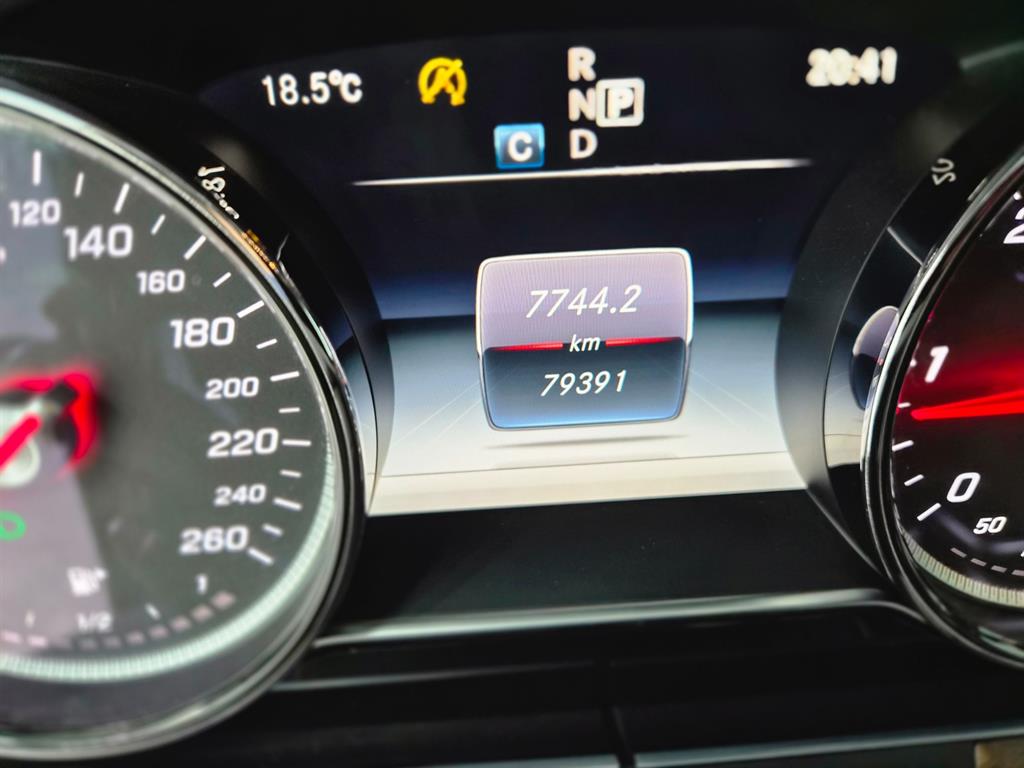 Mercedes Benz E class - Vista 11