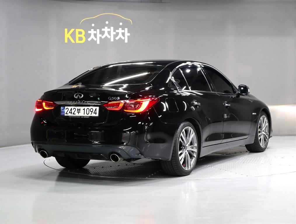 Infiniti Q - Vista 3