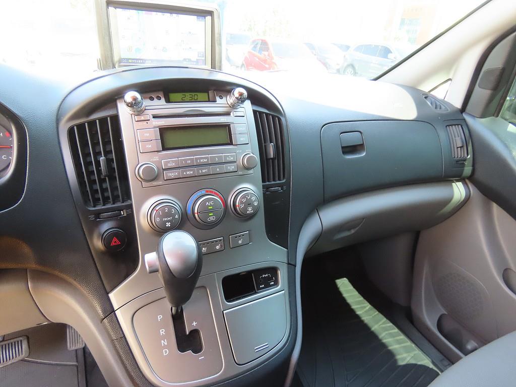 HYUNDAI Starex - Vista 12