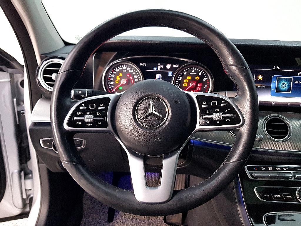 Mercedes Benz E class - Vista 11