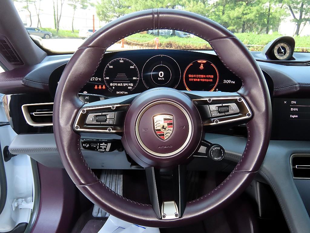 Porsche Taycan - Vista 8