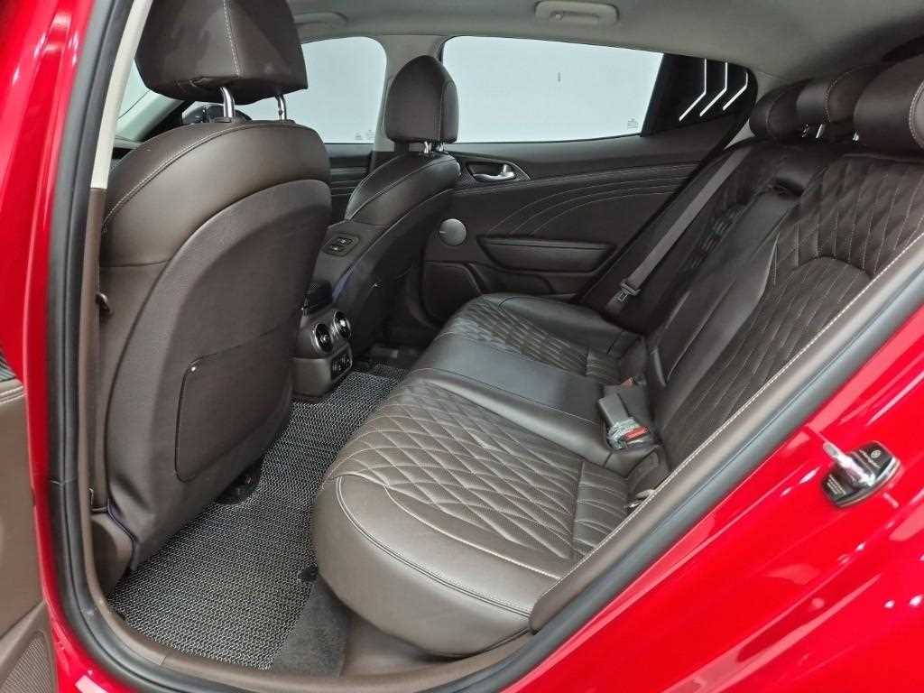 KIA Stinger - Vista 12