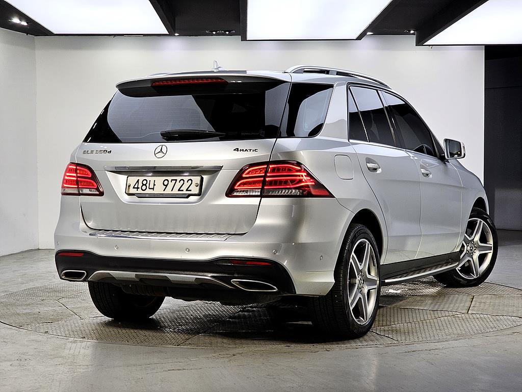 Mercedes Benz GLE Class - Vista 4