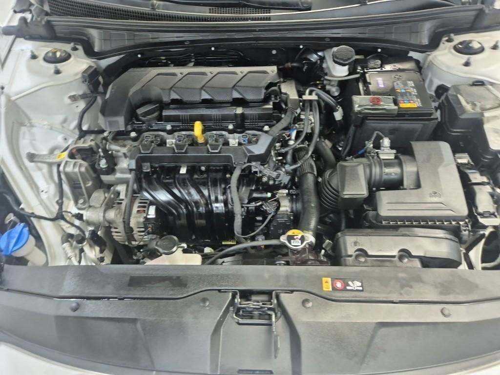 HYUNDAI Avante - Vista 5
