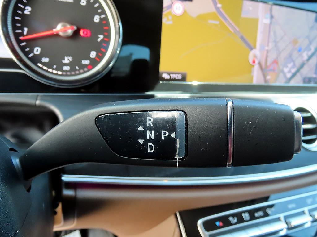 Mercedes Benz E class - Vista 10